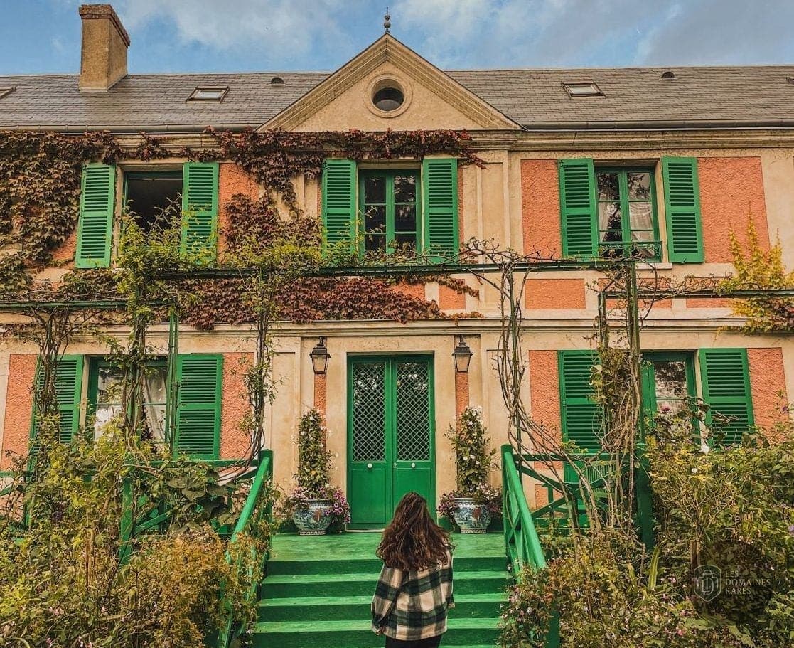 Vue extérieure de l'auberge Francette à Paris en Île-de-France