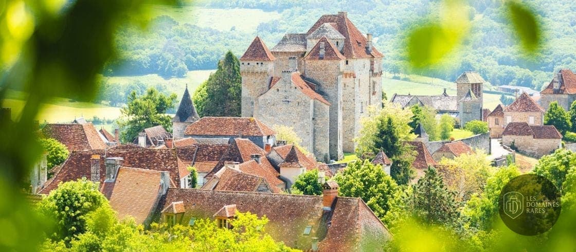 Vue extérieure de l'auberge Francette à Paris en Île-de-France