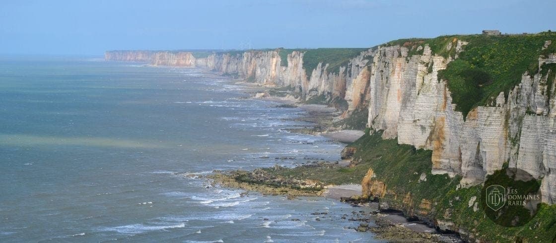 Vue extérieure de l'auberge Francette à Paris en Île-de-France