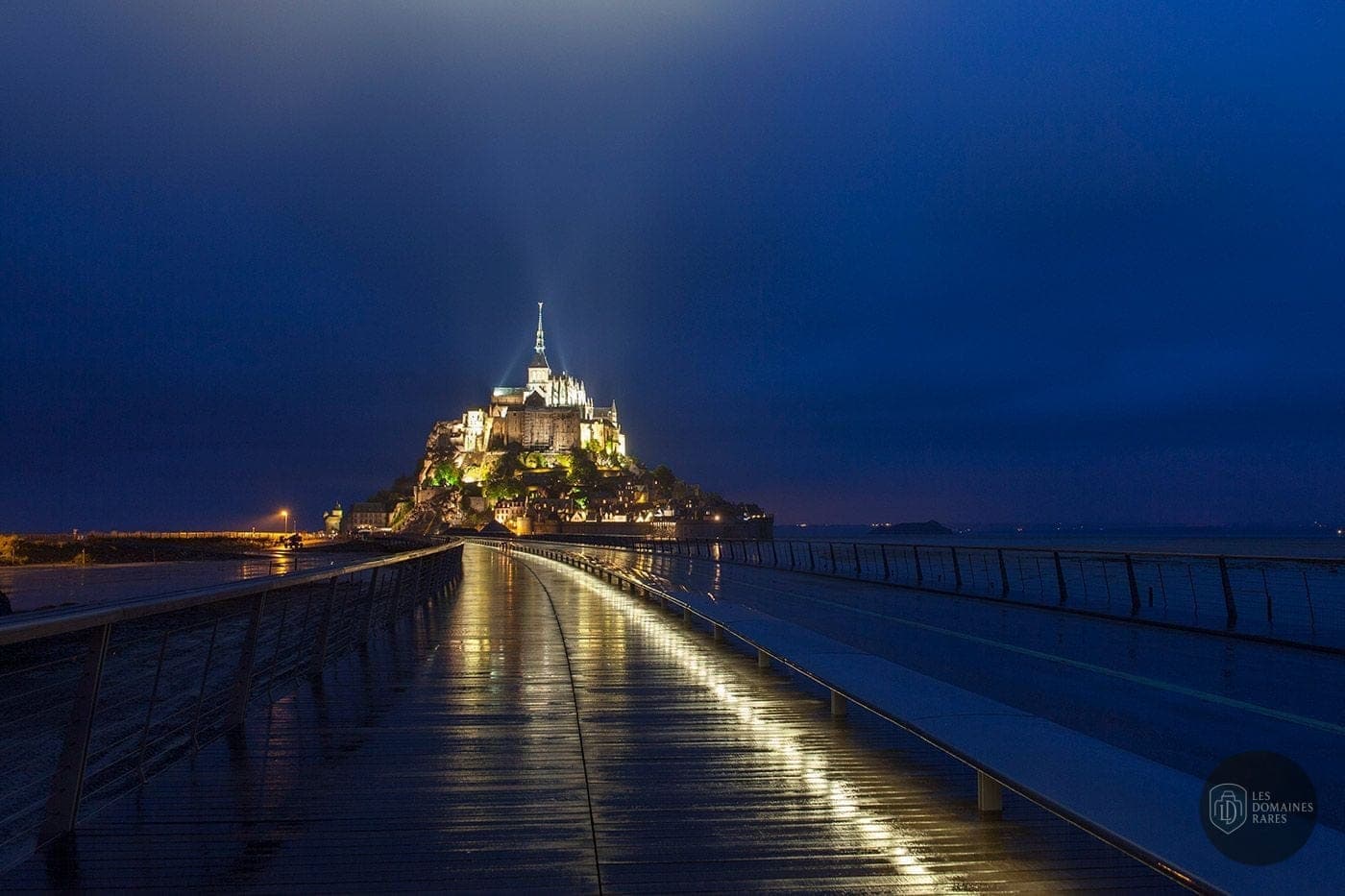 Vue extérieure de l'auberge Francette à Paris en Île-de-France