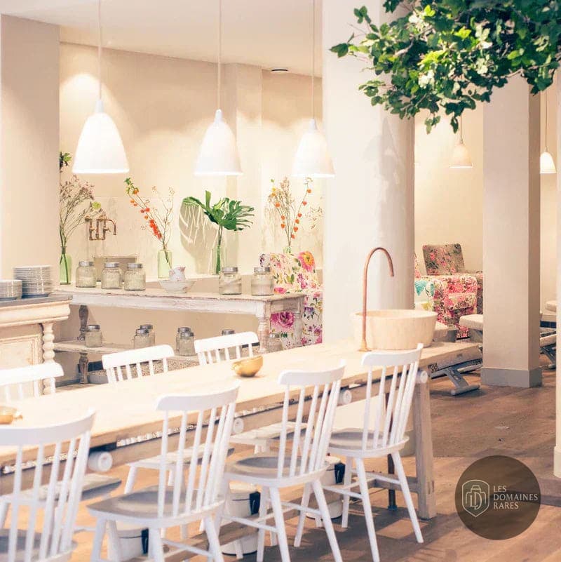 Espace intérieur de l'auberge Free Persephone à Paris en Île-de-France