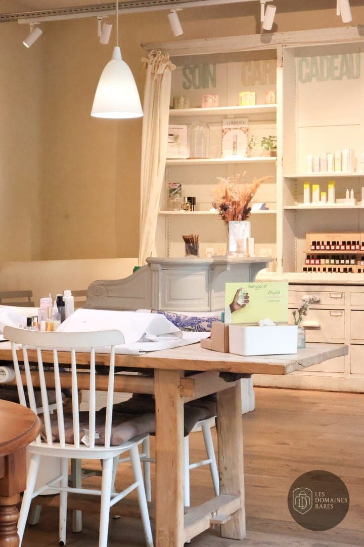 Espace intérieur de l'auberge Free Persephone à Paris en Île-de-France