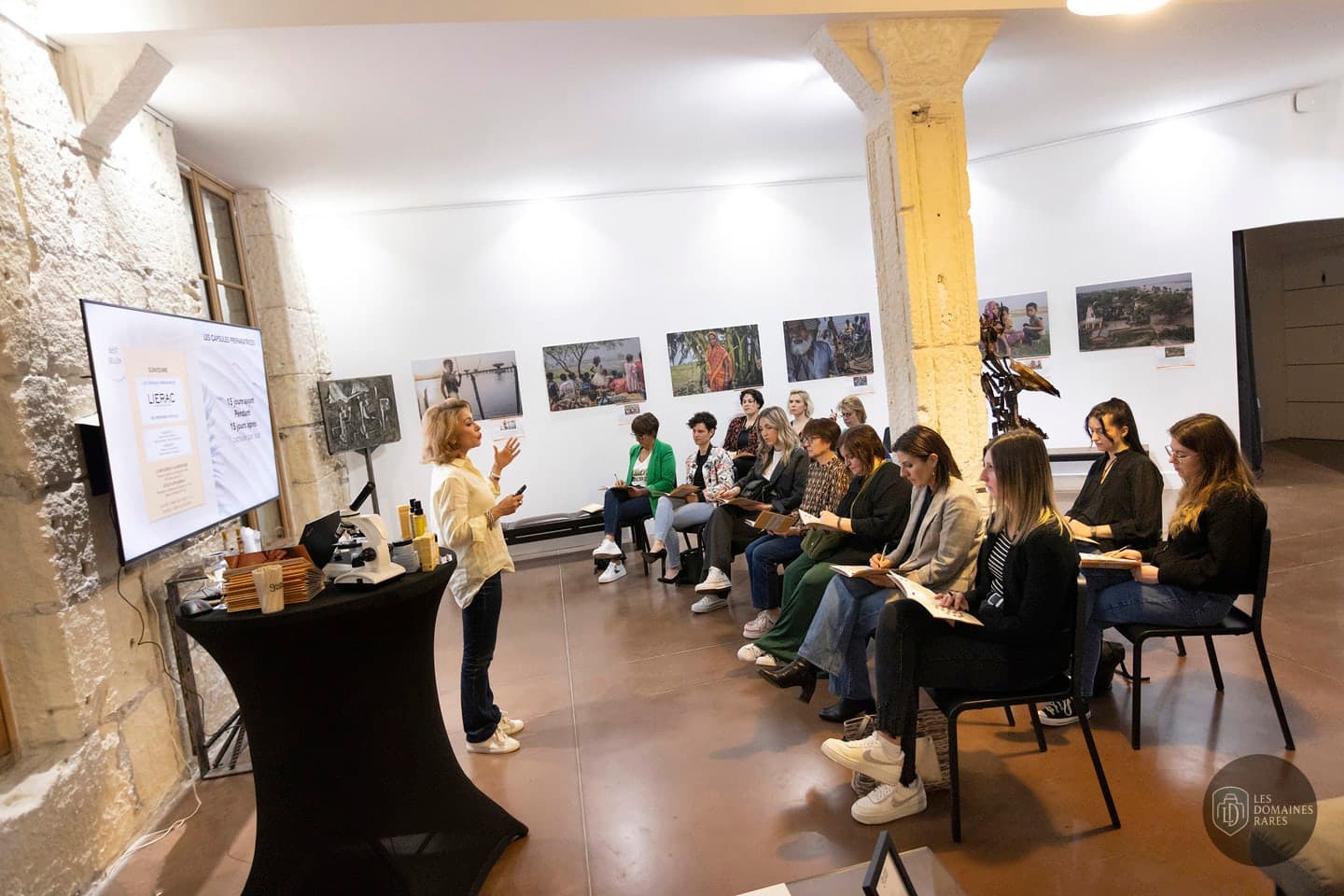 Présentation dans une salle de séminaire
