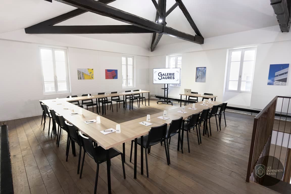 Salle de réunion avec disposition en U