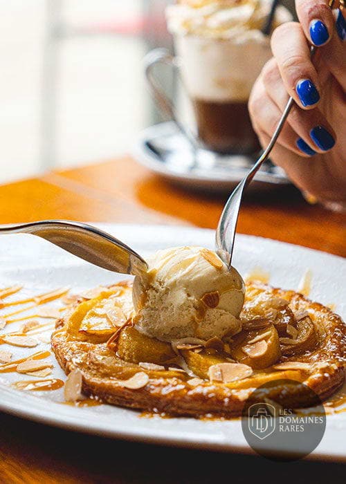 Goûter : tarte aux pommes et café