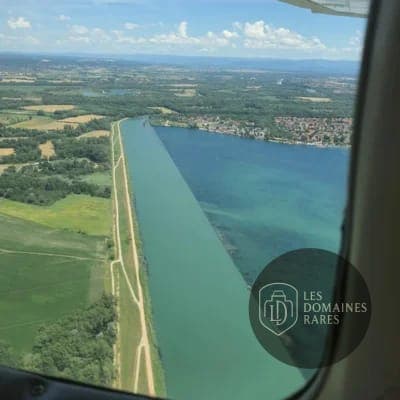 Vue aérienne d'un lac et paysage