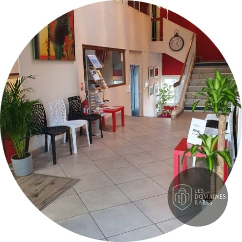 Espace intérieur de l'hôtel Gessica Center à Longvic en Bourgogne-Franche-Comté