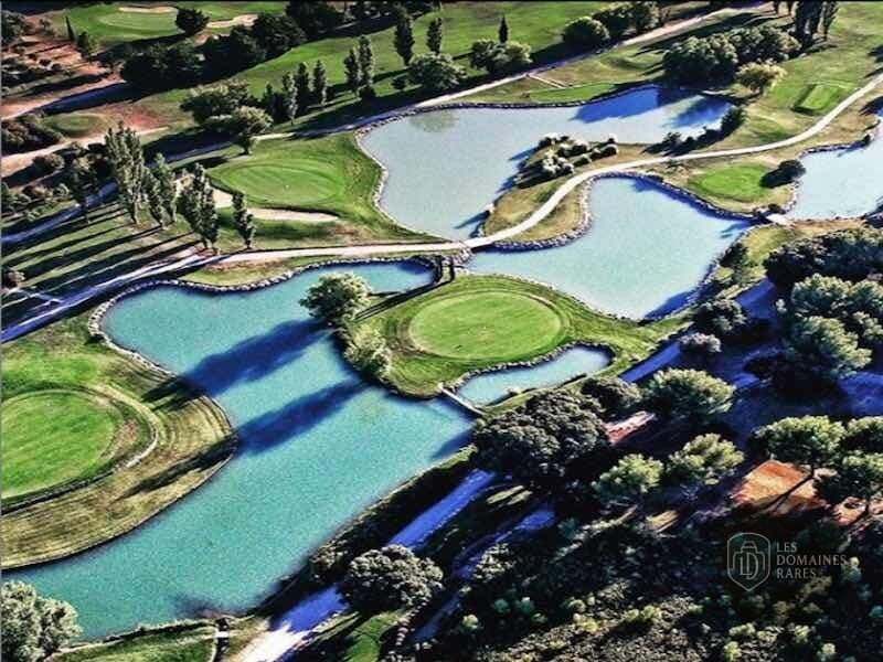 Vue extérieure de l'hôtel Golf Aix en Provence à Aix en Provence-Alpes-Côte d'Azur
