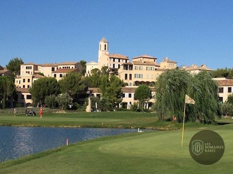 Vue extérieure de l'hôtel Golf Aix en Provence à Aix en Provence-Alpes-Côte d'Azur