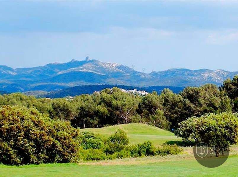 Vue extérieure de l'hôtel Golf Aix en Provence à Aix en Provence-Alpes-Côte d'Azur