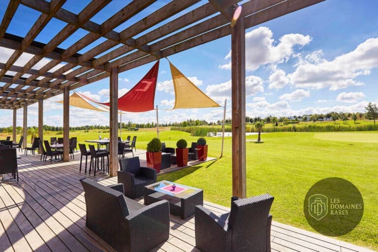 Vue extérieure de l'hôtel Golf Cap Malo en Bretagne