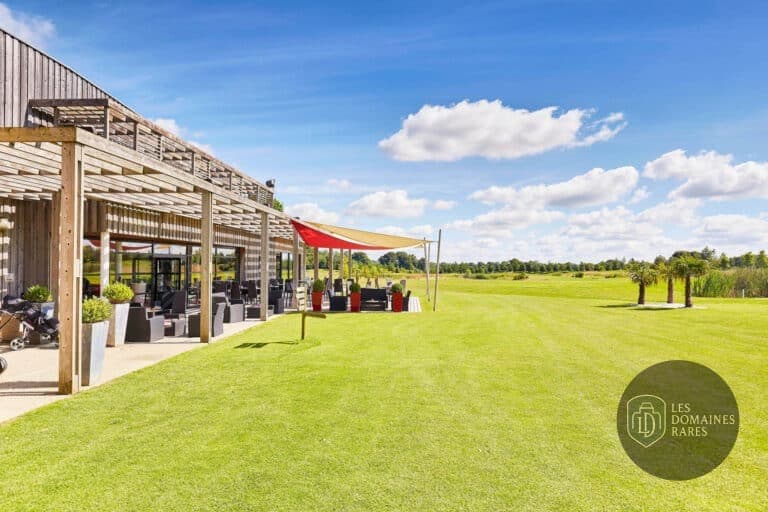 Vue extérieure de l'hôtel Golf Cap Malo en Bretagne
