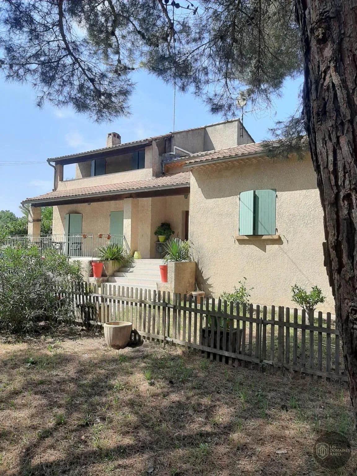 Vue extérieure de l'hôtel Golf Club d'Uzès à Uzès en Occitanie