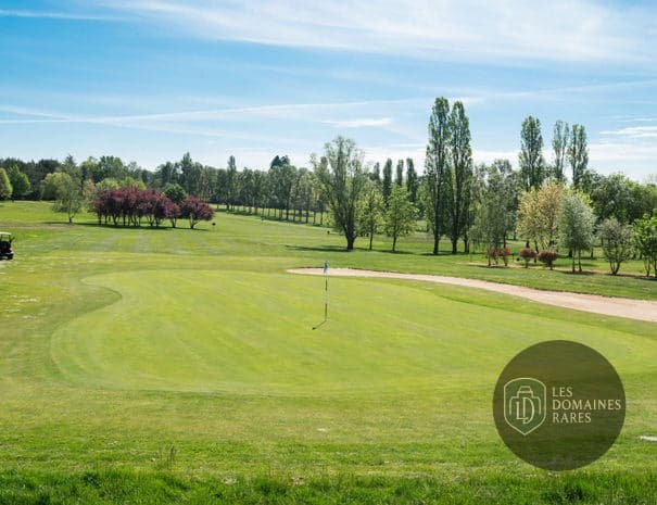 Vue extérieure du golf Golf La Commanderie à Crottet en Auvergne-Rhône-Alpes