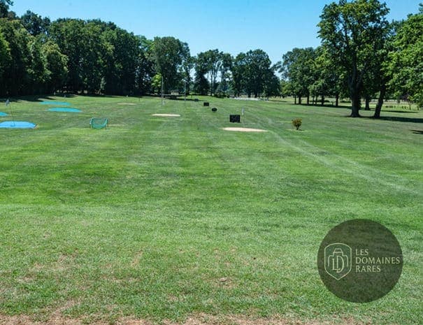 Vue extérieure du golf Golf La Commanderie à Crottet en Auvergne-Rhône-Alpes