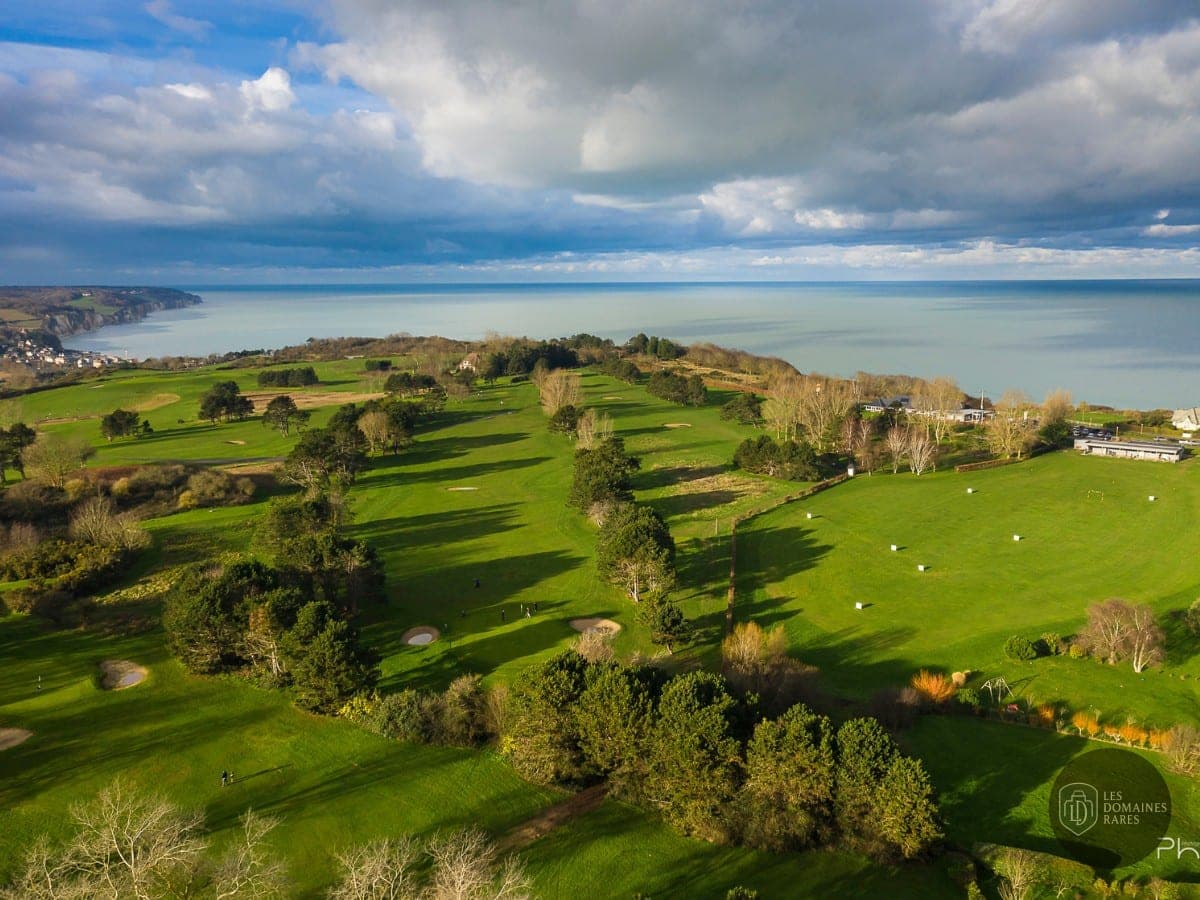 Vue extérieure de l'hôtel Golf de Dieppe à Dieppe en Normandie