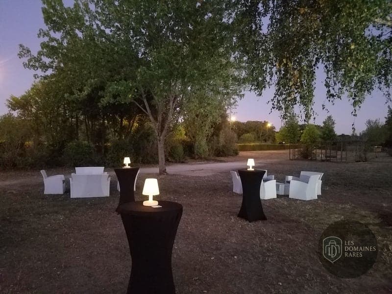 Vue extérieure de l'hôtel Golf de Donnery en Centre-Val de Loire