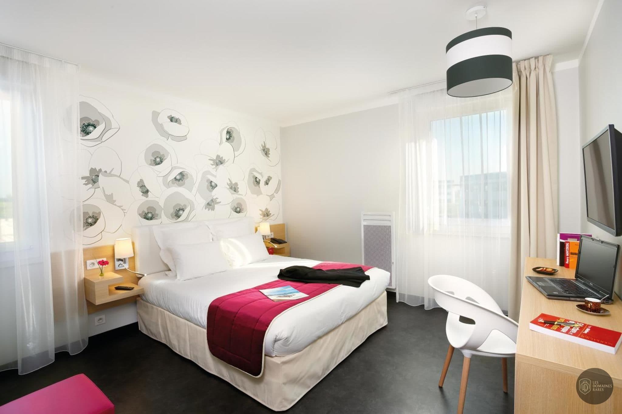 Vue extérieure de l'hôtel Golf de Reims à Gueux en Grand Est