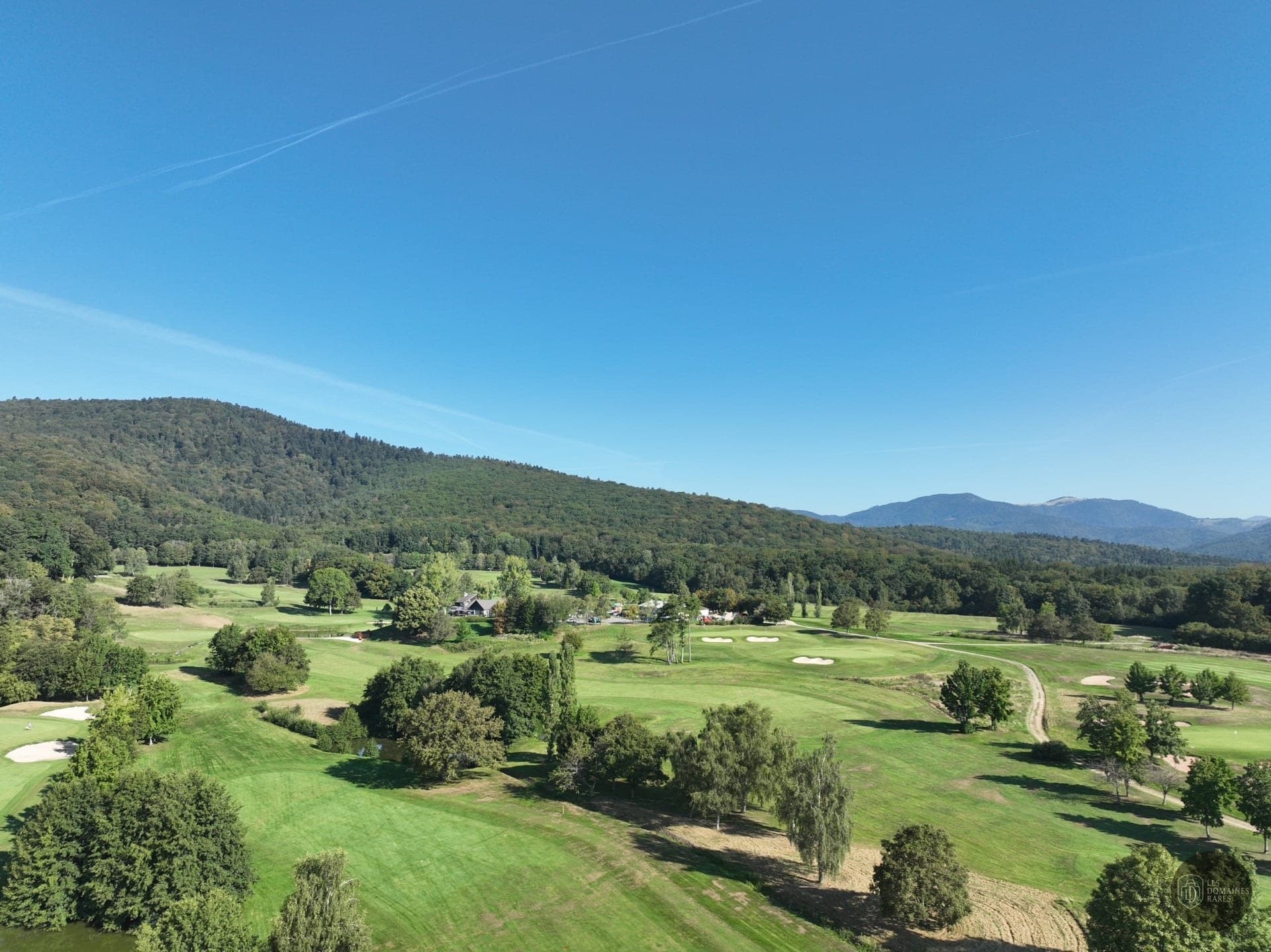 Vue extérieure du château Golf de Rougemont à Rougemont