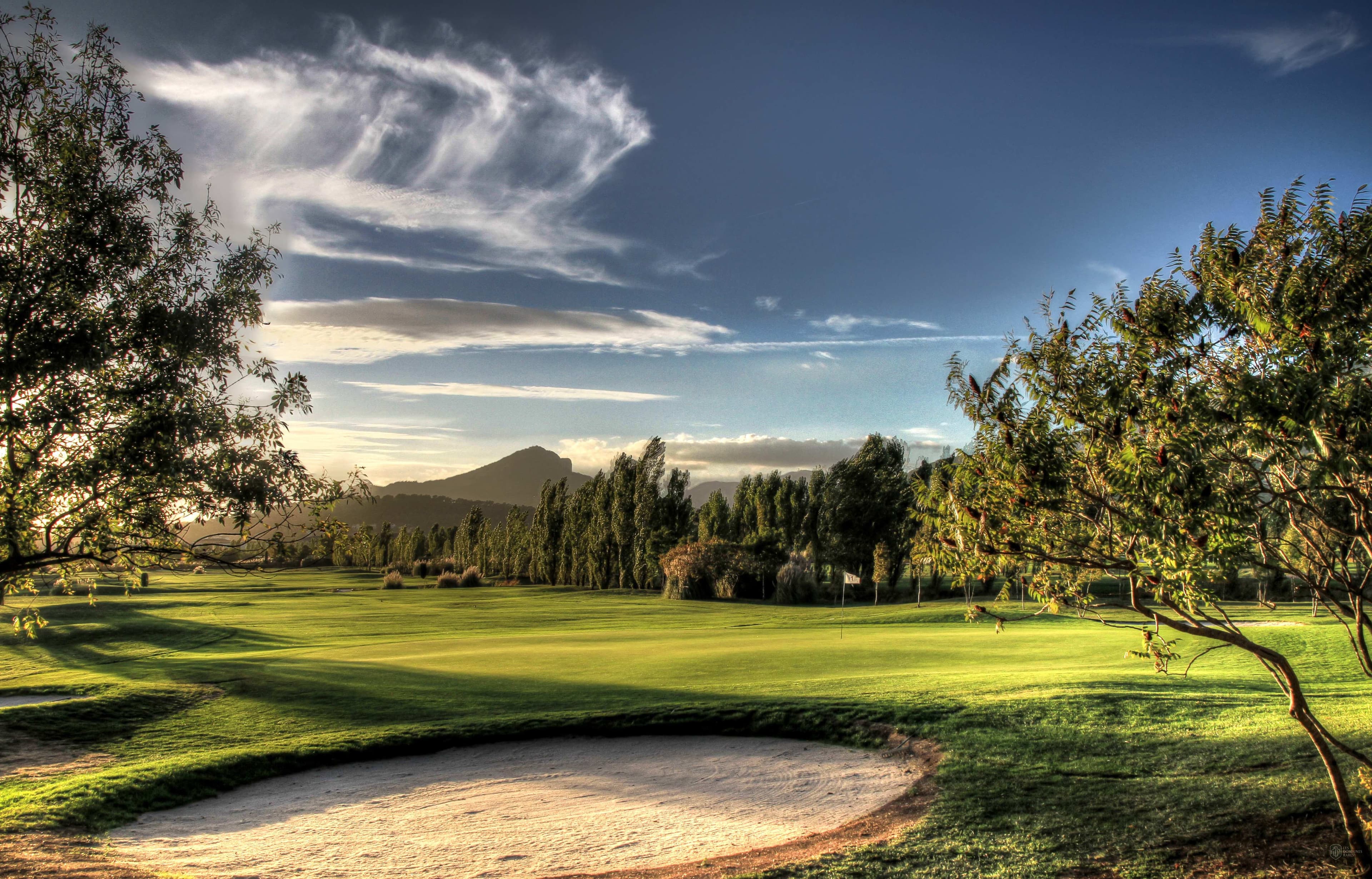 Vue extérieure de l'hôtel Golf de Valgarde à La en Provence-Alpes-Côte d'Azur