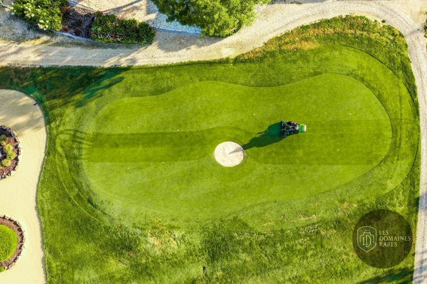 Entretien d'un green vu du ciel
