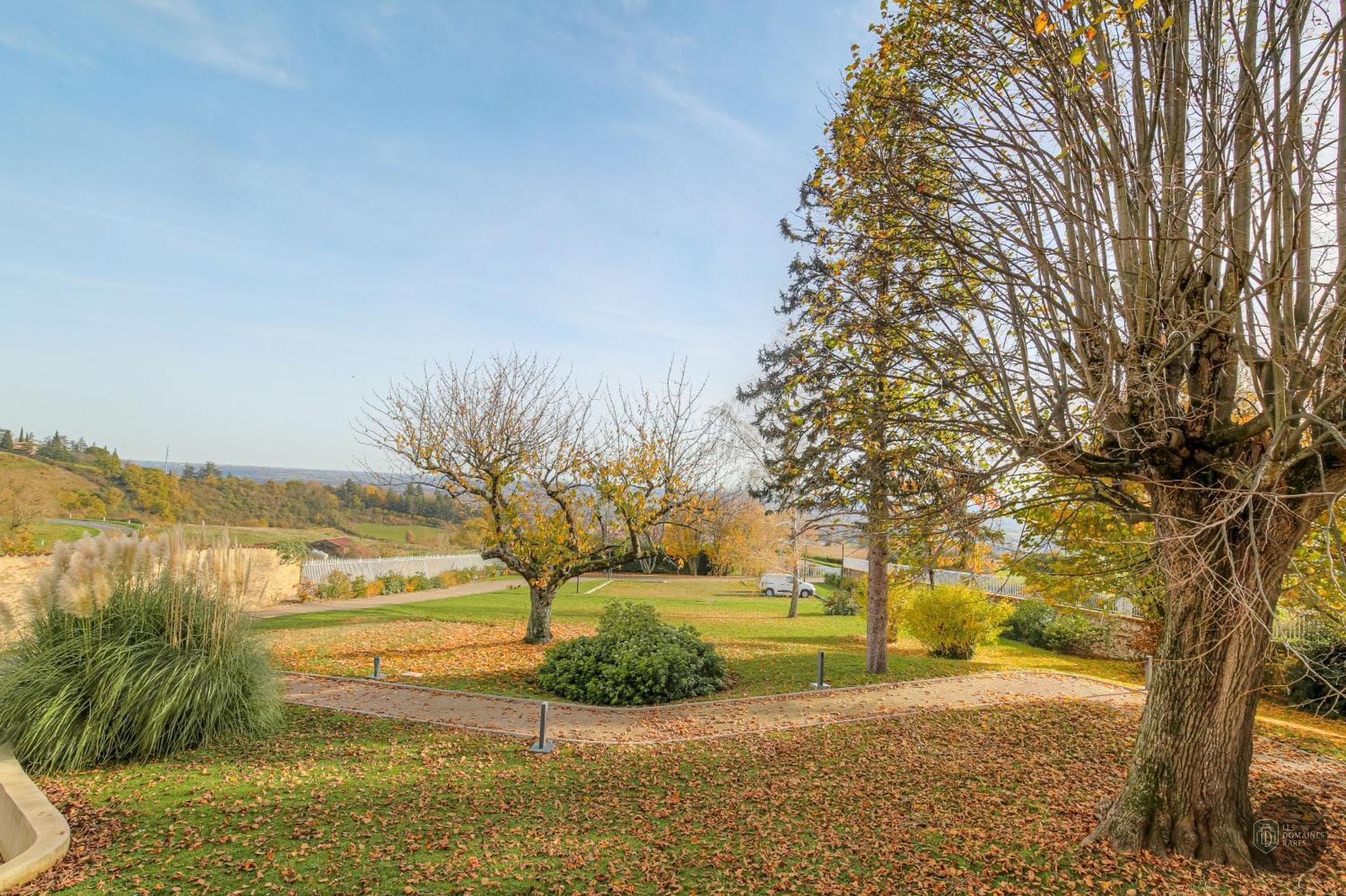 Vue extérieure de l'hôtel Golf du Beaujolais à Anse en Auvergne-Rhône-Alpes