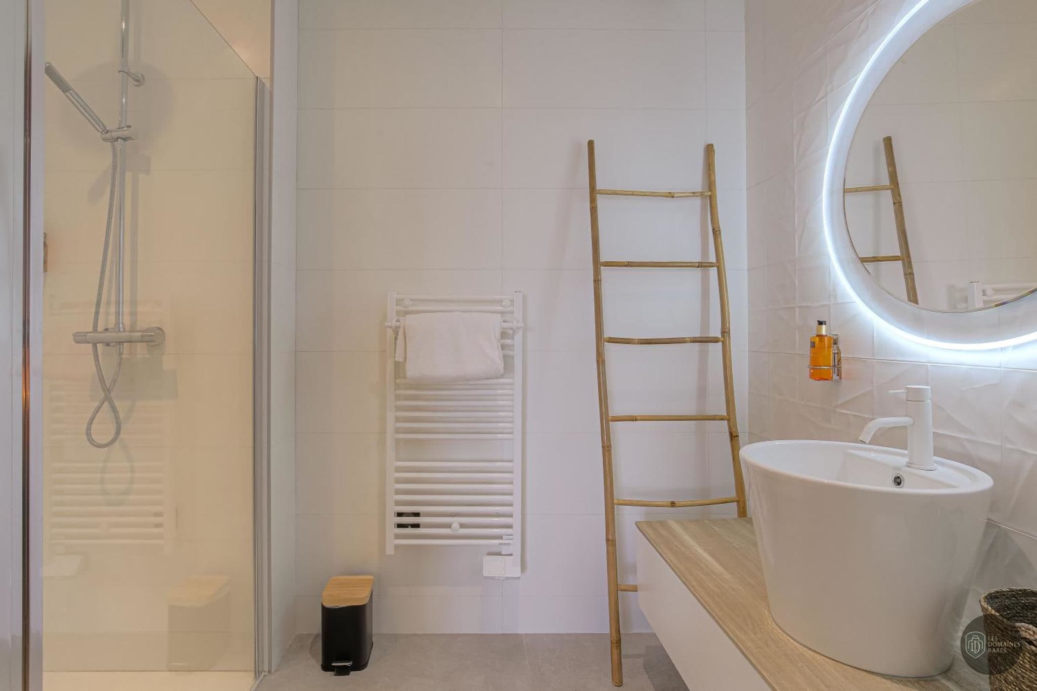 Salle de bain de l'hôtel Golf du Beaujolais à Anse en Auvergne-Rhône-Alpes