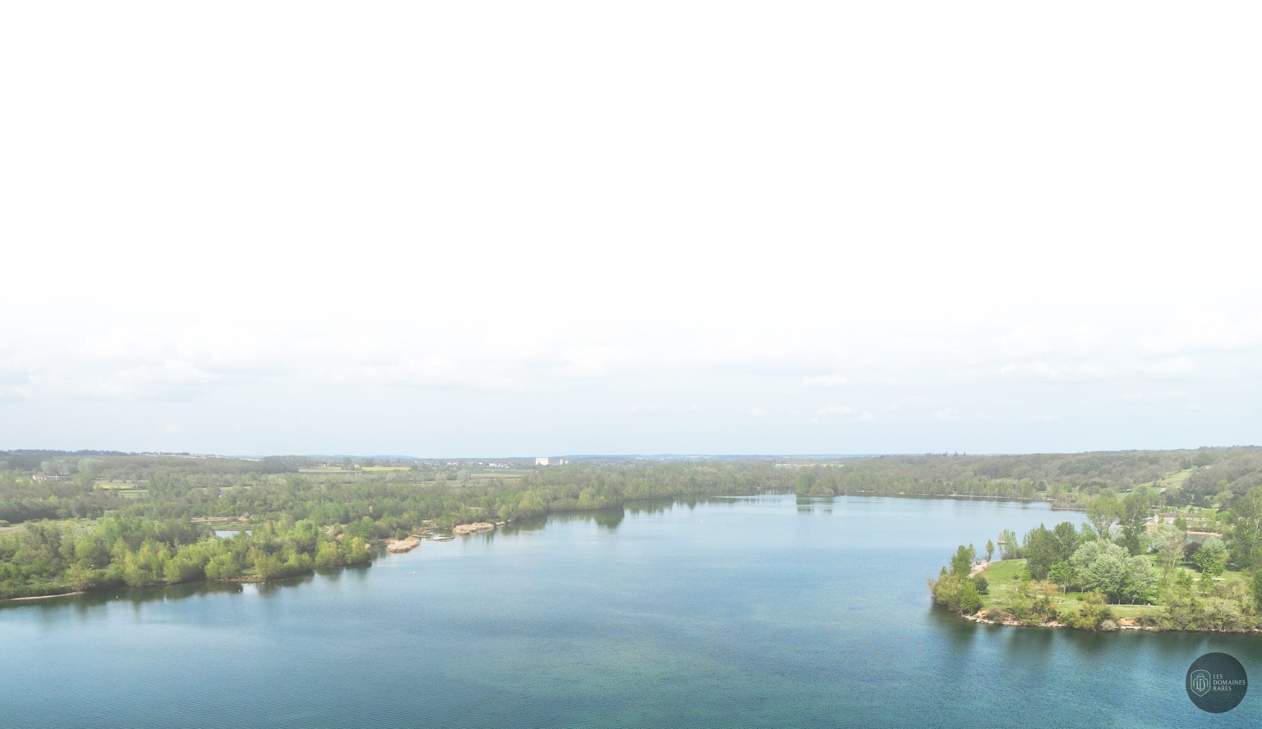 Vue extérieure de l'hôtel Golf du Haut-Poitou en Nouvelle-Aquitaine