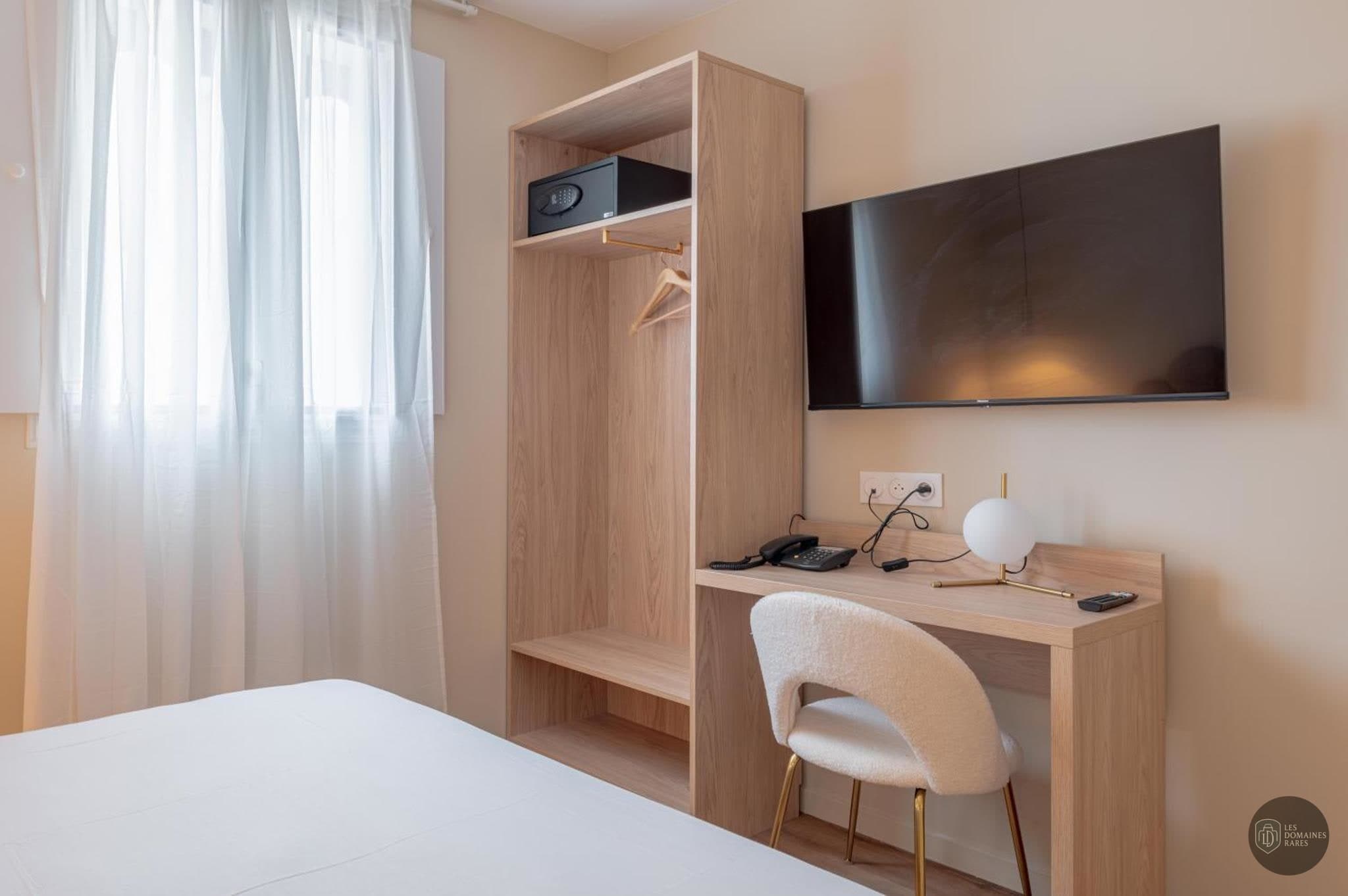 Chambre de l'hôtel Grand Hôtel Senia à Orly en Île-de-France