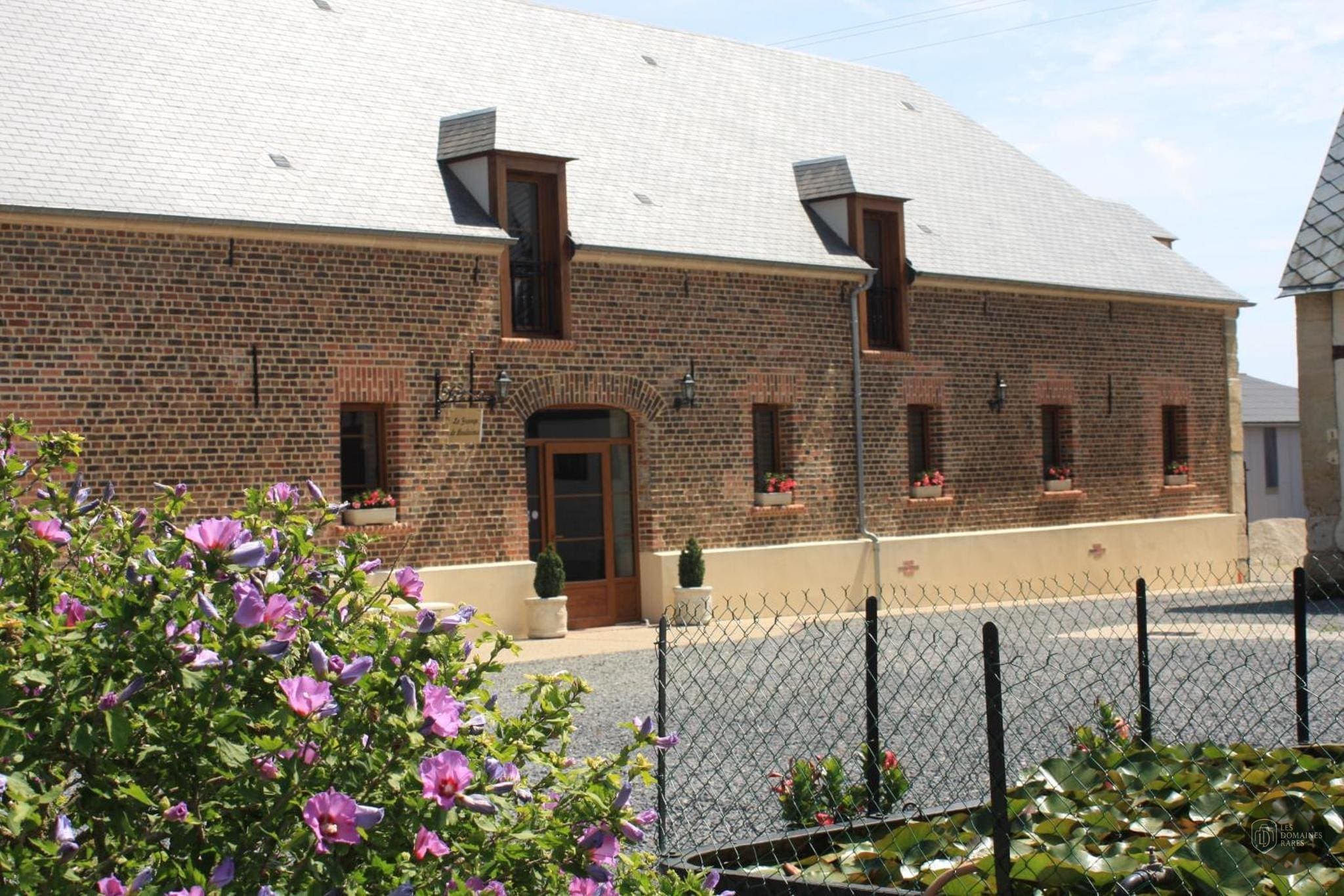 Vue du lieu Grange de Boulaines à Méru en Hauts-de-France
