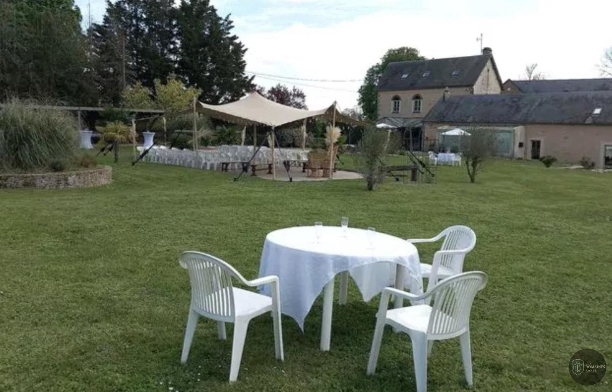 Vue extérieure du lieu Grange de Meslay à Parcay en Centre-Val de Loire