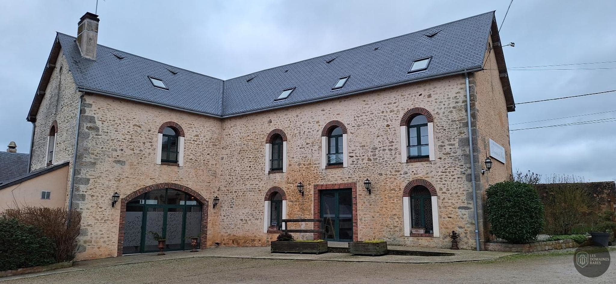 Vue extérieure du lieu Grange de Meslay à Parcay en Centre-Val de Loire