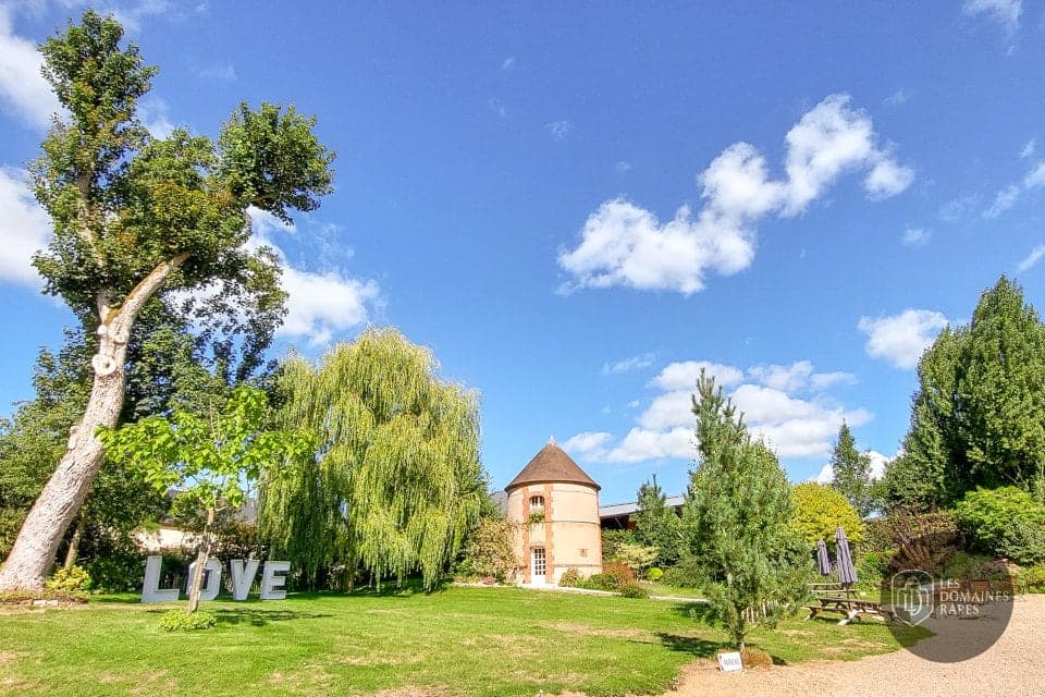 Vue extérieure du lieu Grange de Rouville à Hébécourt en Normandie