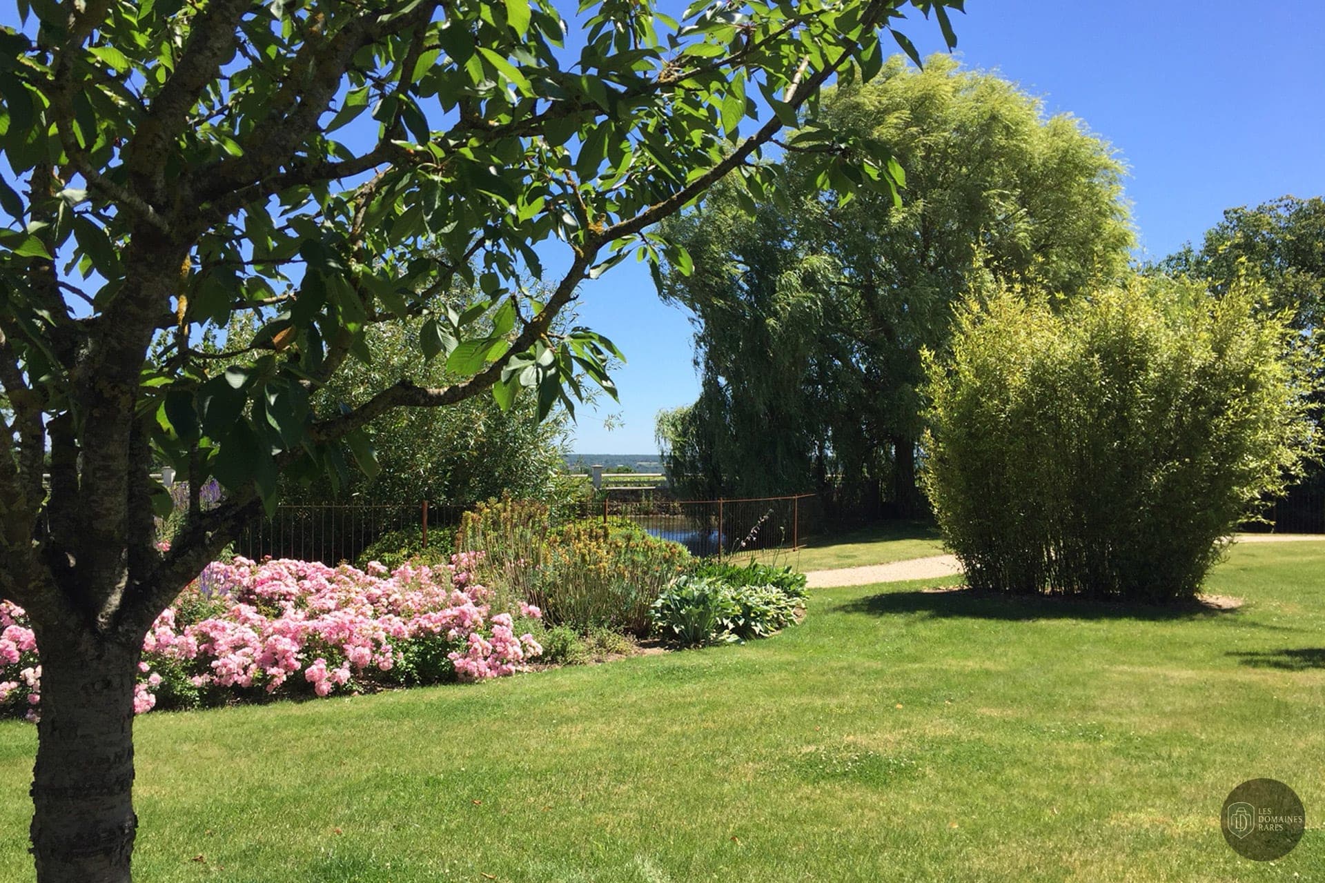 Vue extérieure du lieu Grange des Barres à Noizay en Centre-Val de Loire