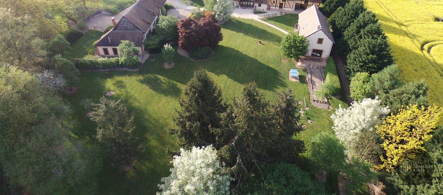 Vue extérieure du lieu Grange des Merciers à Ennordres en Centre-Val de Loire