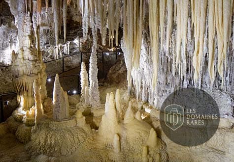 Espace intérieur du moulin Grotte de Clamouse en Occitanie