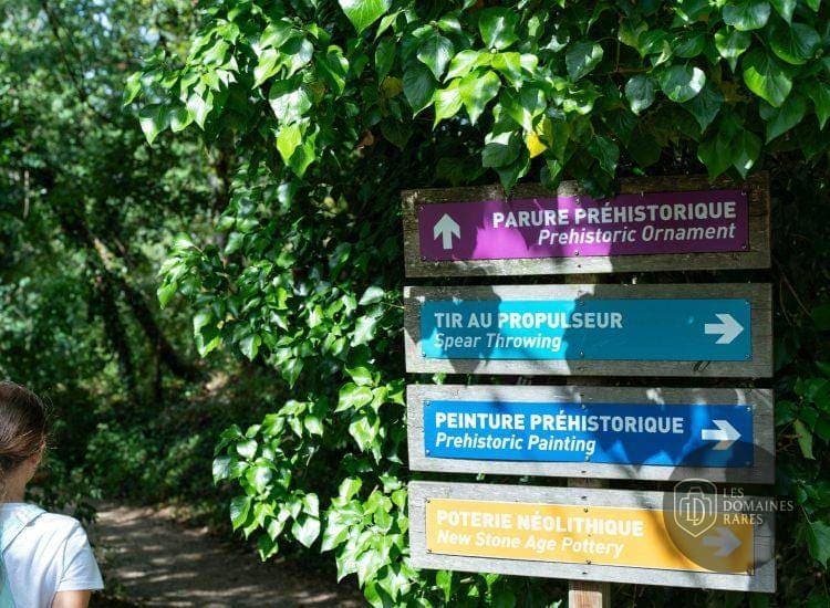 Panneaux d'activités du parc préhistorique