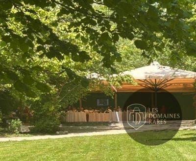 Espace extérieur pour fêtes et séminaires
