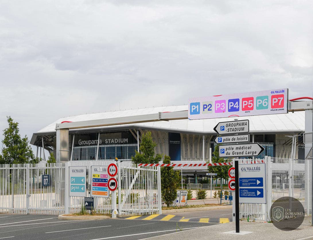 Vue extérieure du lieu Groupama Stadium à Lyon en Auvergne-Rhône-Alpes