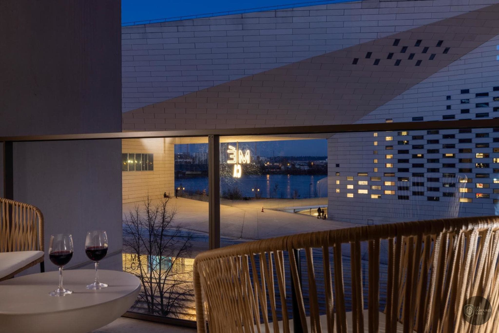 Vue extérieure de l'hôtel Hôtel 56 à Bordeaux en Nouvelle-Aquitaine