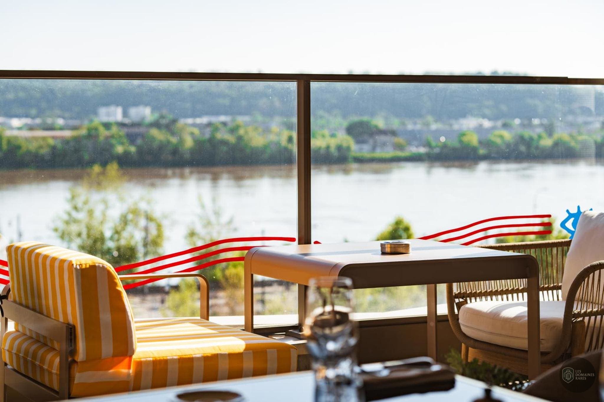 Vue extérieure de l'hôtel Hôtel 56 à Bordeaux en Nouvelle-Aquitaine