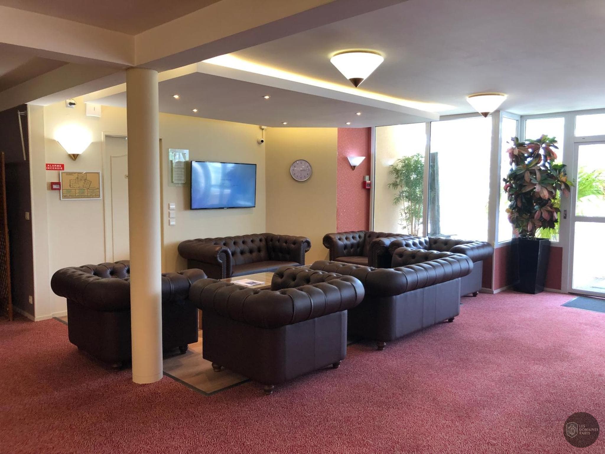 Vue extérieure de l'hôtel Hôtel Altina à Ménilles en Normandie