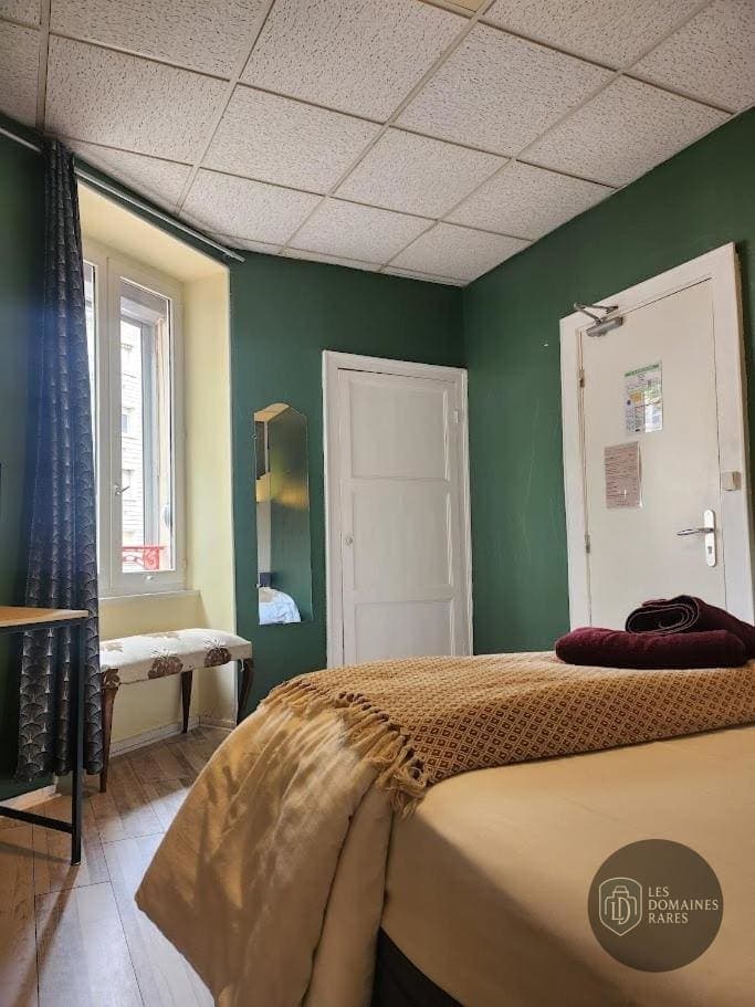 Chambre de l'hôtel Hôtel Ariane à Istres en Provence-Alpes-Côte d'Azur