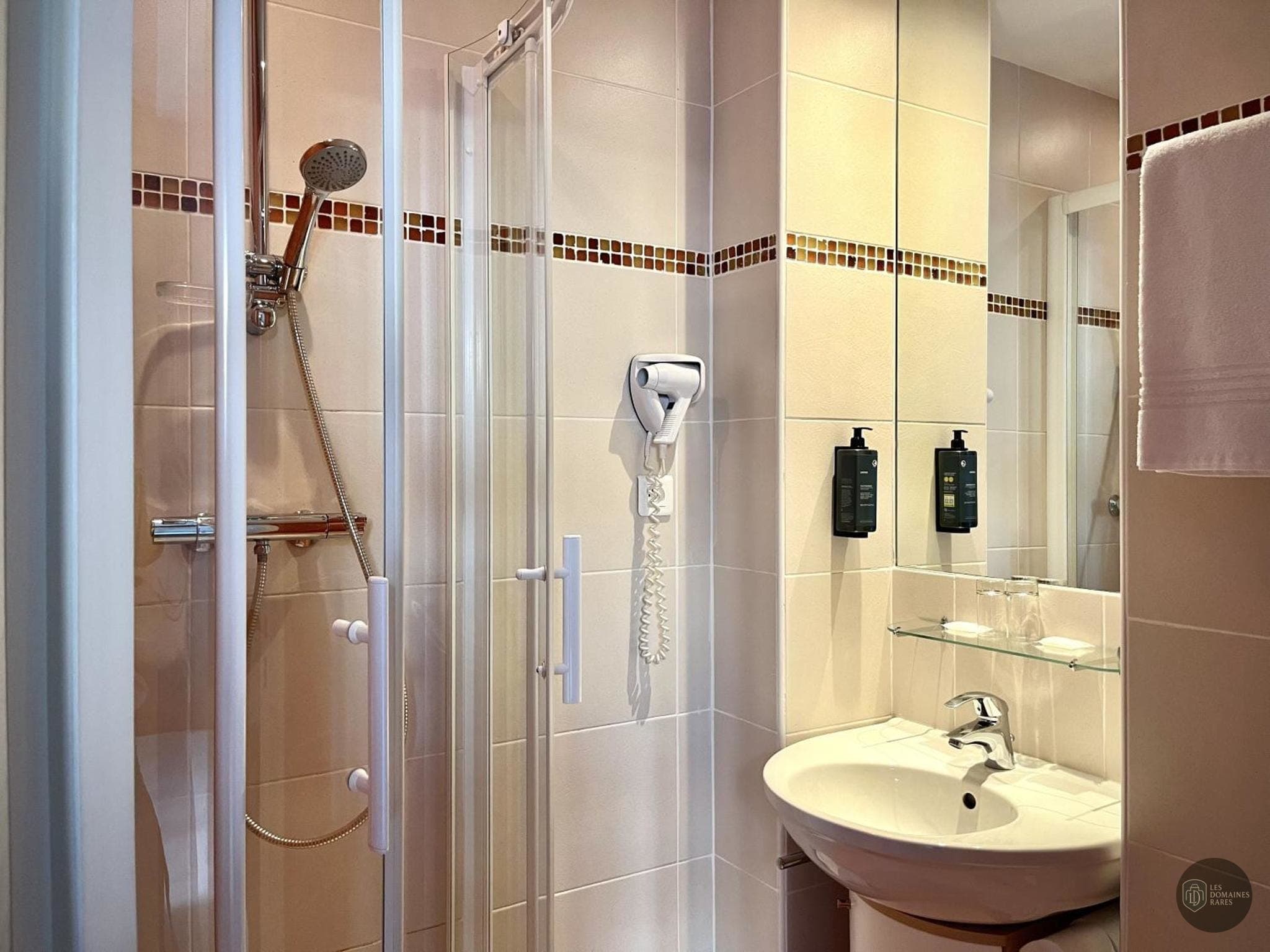 Salle de bain de l'hôtel Hôtel Balmoral à Paris en Île-de-France