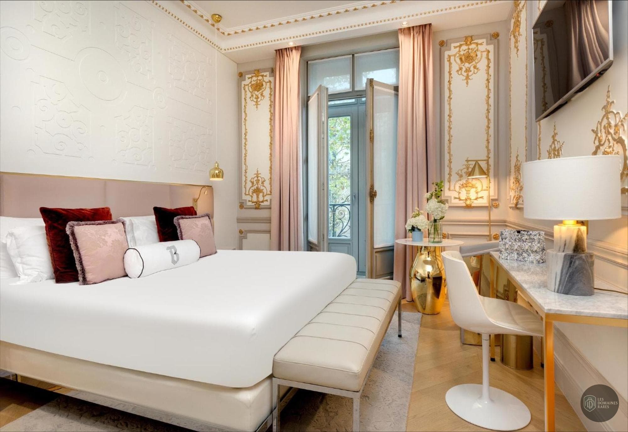 Chambre de l'hôtel Hôtel Bowmann à Paris en Île-de-France - séminaire paris france coordonnées gps latitude : 48.87473