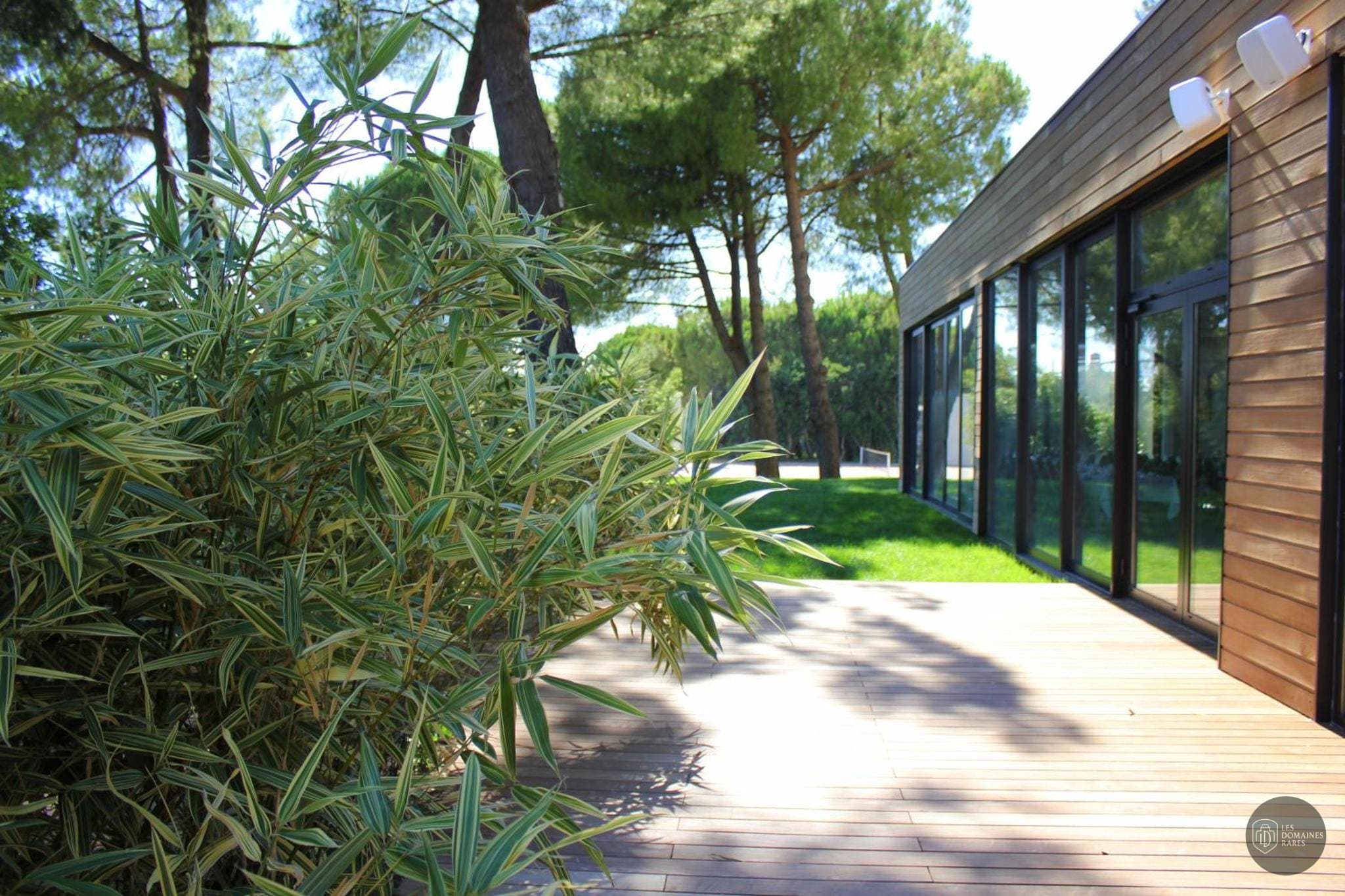 Vue extérieure de l'hôtel Hôtel C-Suites à Nîmes en Occitanie