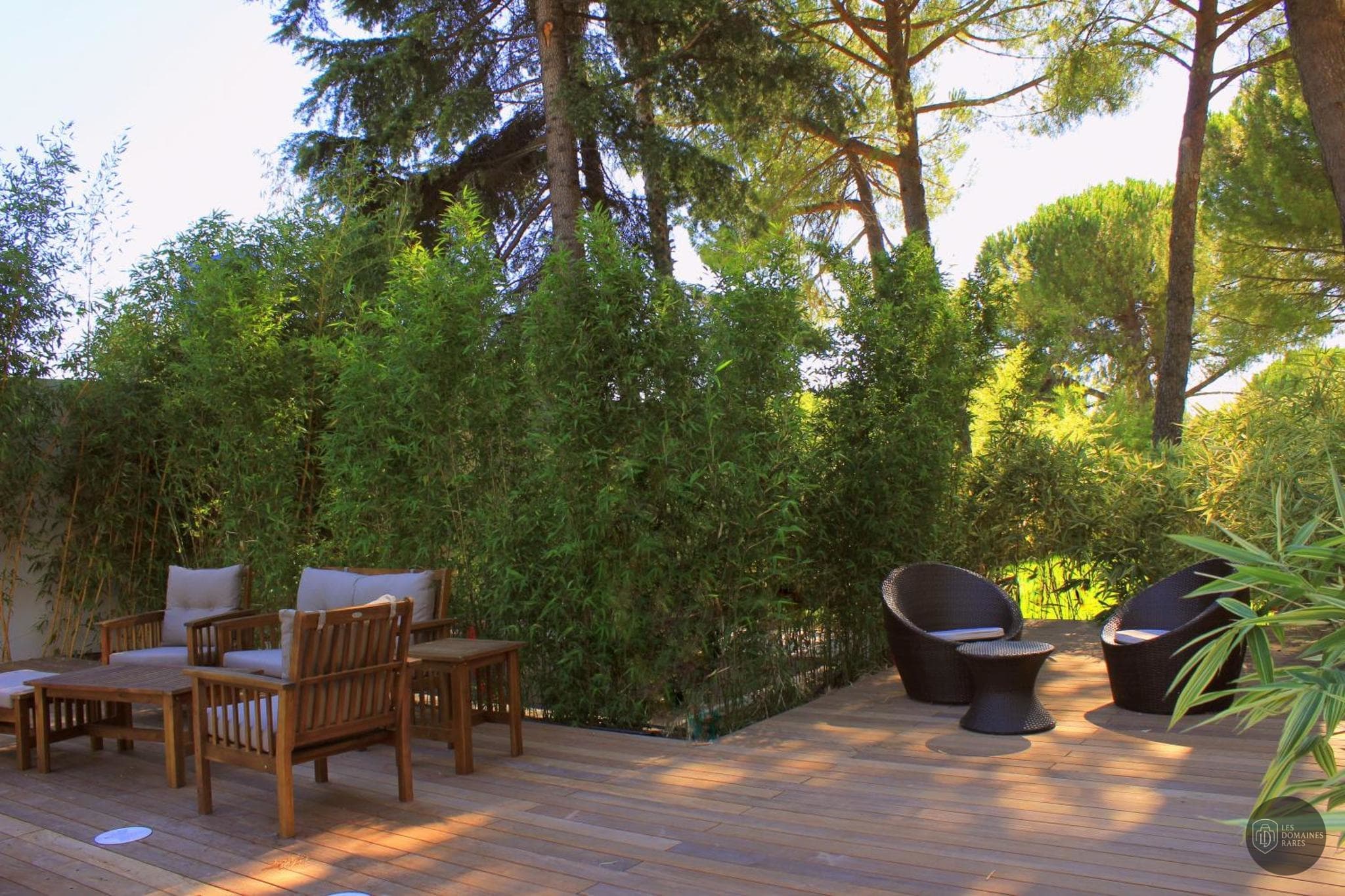 Vue extérieure de l'hôtel Hôtel C-Suites à Nîmes en Occitanie