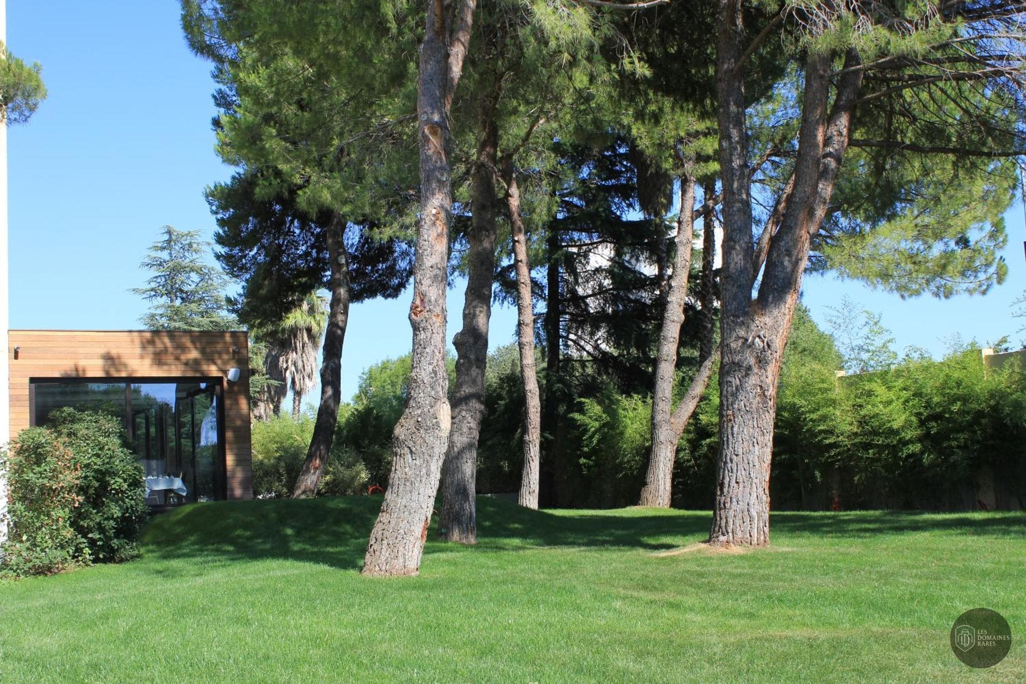 Vue extérieure de l'hôtel Hôtel C-Suites à Nîmes en Occitanie