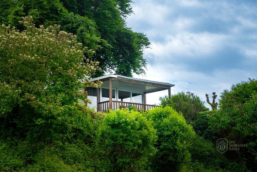 Vue extérieure de l'hôtel Hôtel Cartusia à Sarcenas en Auvergne-Rhône-Alpes