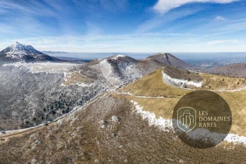 Vue extérieure de l'hôtel Hôtel Cartusia à Sarcenas en Auvergne-Rhône-Alpes